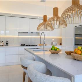 4 Bedroom Villa with Pool, Sumartin, sleeps 8